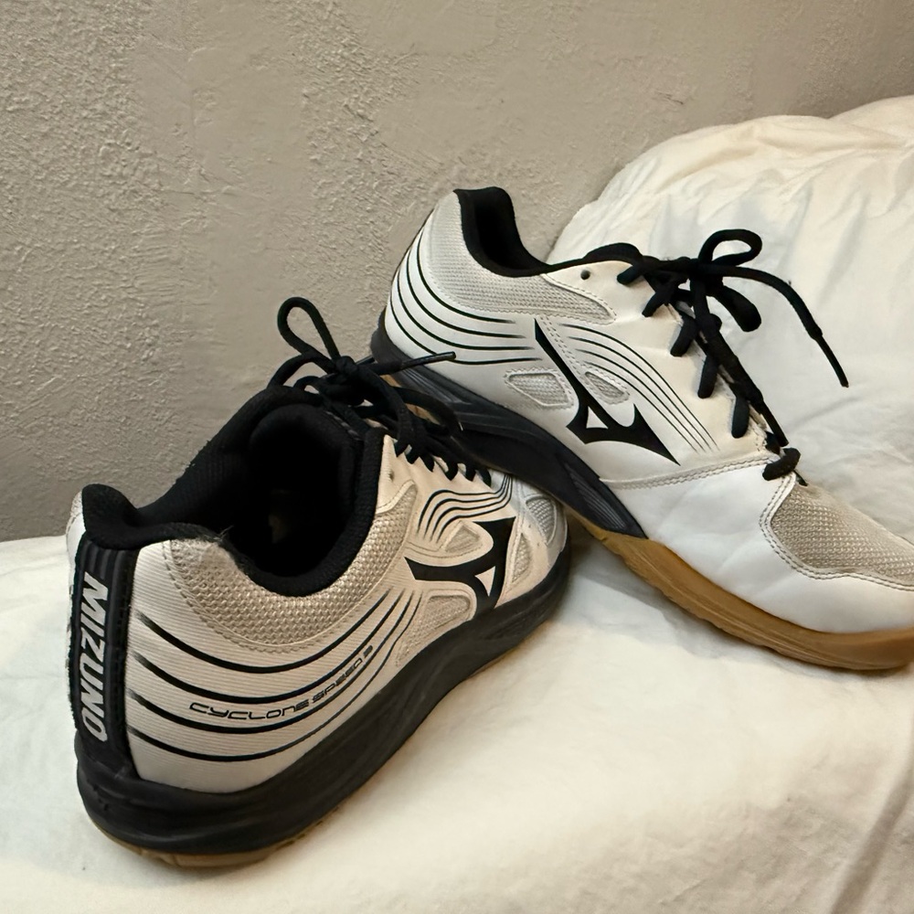 Mizuno indoor girl volleyball shoes